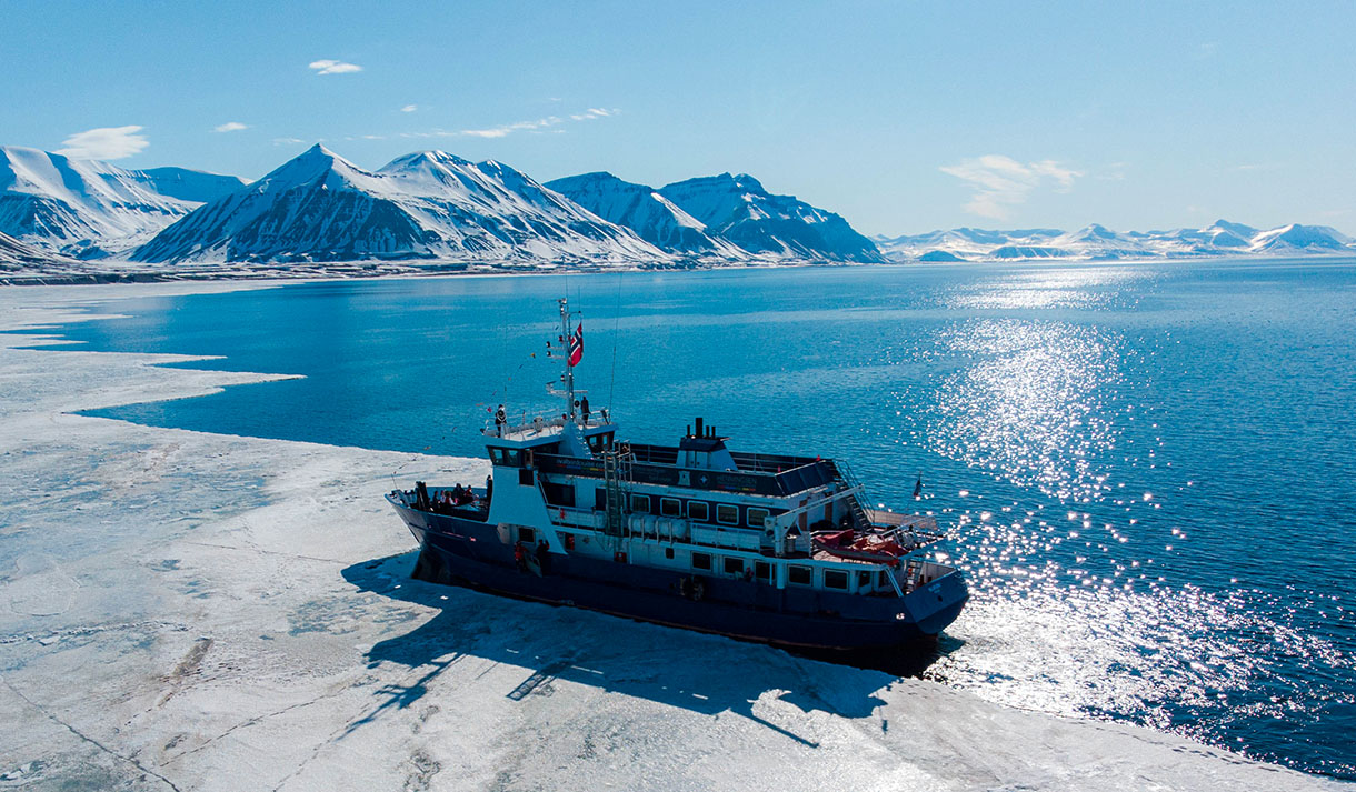 svalbard fjord cruise